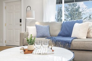 Televisión y oficina 