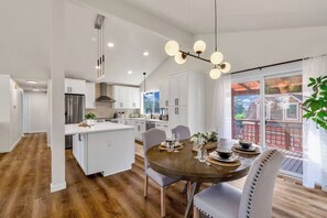 Unclassified image, 4 of 32, button