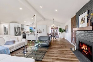 Unclassified image, 3 of 32, button