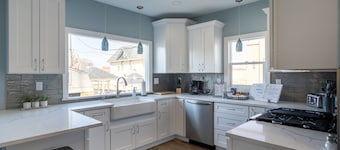 New Remodel with Hot Tub 3 blocks from Beach, 1 block to Town, & Game Room!