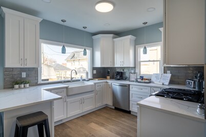 New Remodel with Hot Tub 3 blocks from Beach, 1 block to Town, & Game Room!