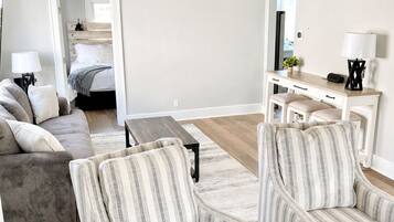 5 quartos, escrivaninha, ferros/tábuas de passar roupa