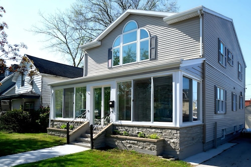 New Remodel with Hot Tub 3 blocks from Beach, 1 block to Town, & Game Room!