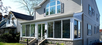 New Remodel with Hot Tub 3 blocks from Beach, 1 block to Town, & Game Room!