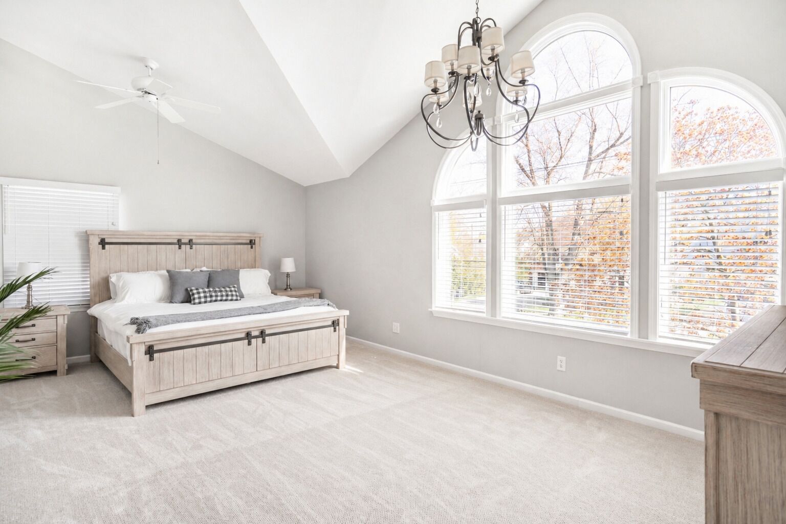 5 bedrooms, desk, iron/ironing board, free WiFi