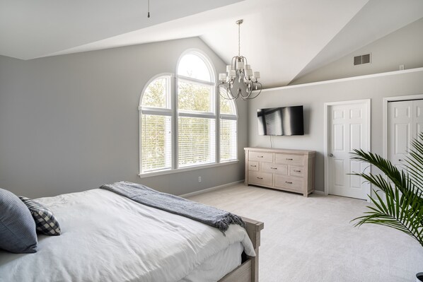 5 bedrooms, desk, iron/ironing board, free WiFi
