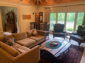 TV, fireplace - NEW LISTING: Large Creemore farmhouse on 50 acres with Tennis and Pool (Honeywood)