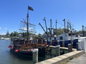 Marina - Newly remodeled home - Close to beaches, Main Street and Ferry to the Islands (Barnstable)