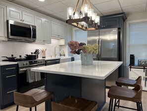 冰箱、微波炉、烤箱、炉灶