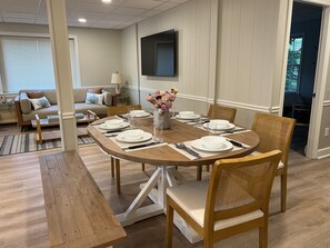 Dining - Newly remodeled home - Close to beaches, Main Street and Ferry to the Islands (Barnstable)