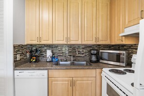 Microwave, oven, dishwasher, coffee/tea maker