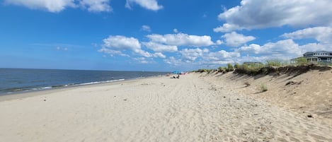 Plage à proximité, chaise longue