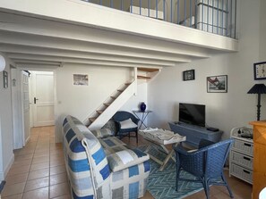 TV, fireplace - 75m² near the beach with garden and terrace (La Flotte)