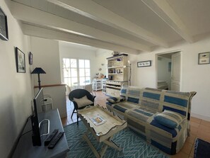 TV, fireplace - 75m² near the beach with garden and terrace (La Flotte)