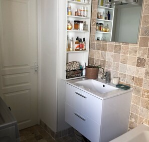 Hair dryer, towels