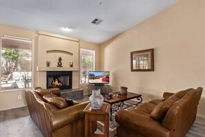 TV, fireplace
