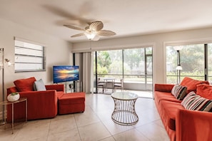 TV - Park Shore Resort-1stFloor BLDGJ#154 (Naples)