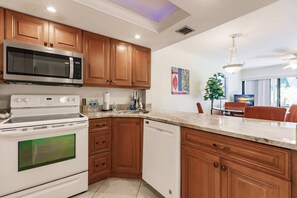 Fridge, microwave, oven, stovetop - Park Shore Resort-1stFloor BLDGJ#154 (Naples)