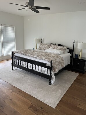 3 bedrooms, iron/ironing board, WiFi, bed sheets - Lake front property with amazing views of Lewis Smith Lake (houston)