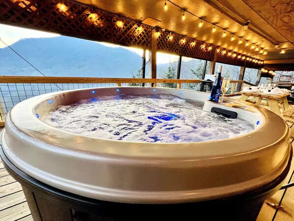 Outdoor spa tub