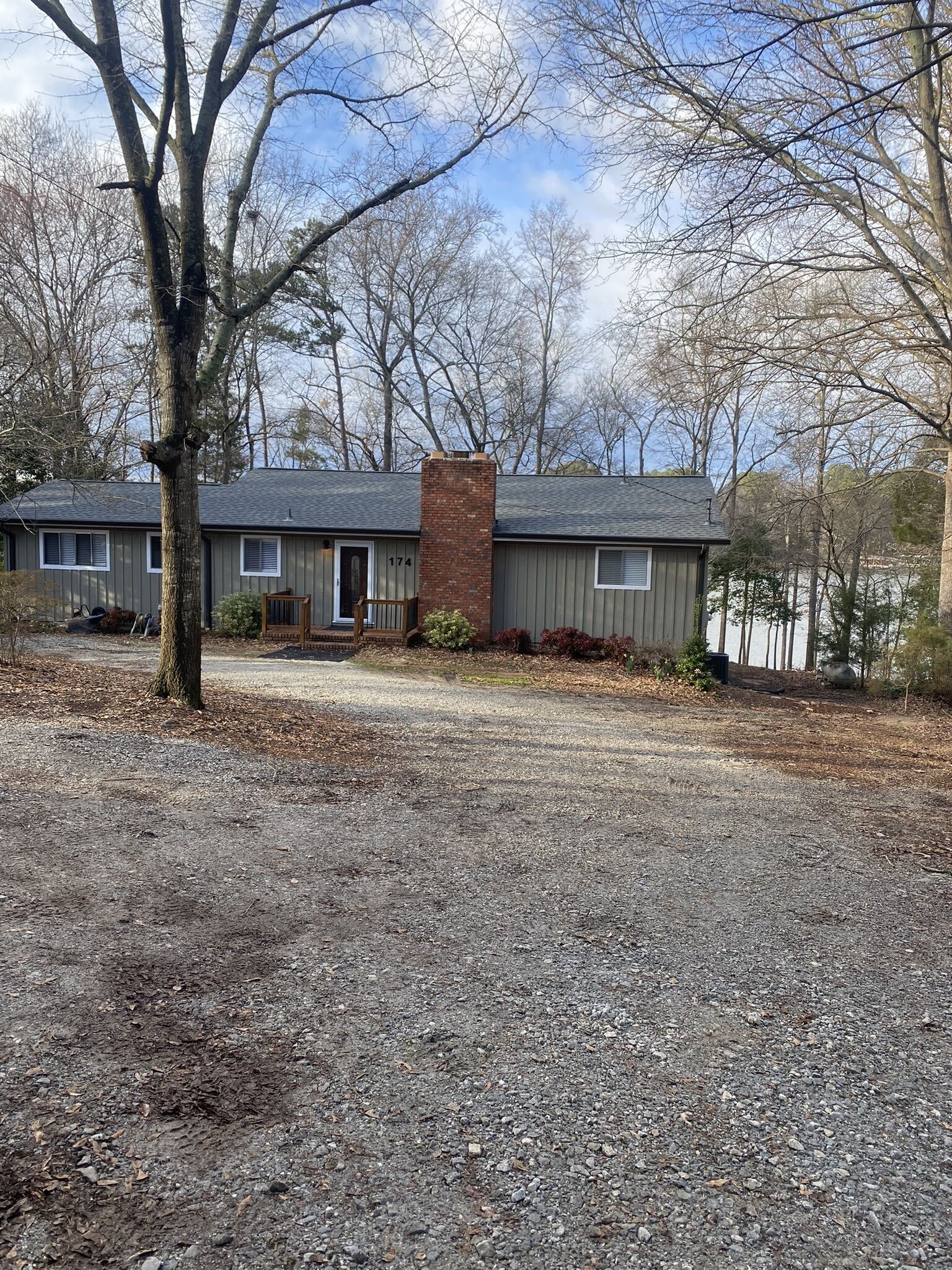 LAKE HARTWELL GETAWAY<br>3 BR 2B House with private dock and lake access.