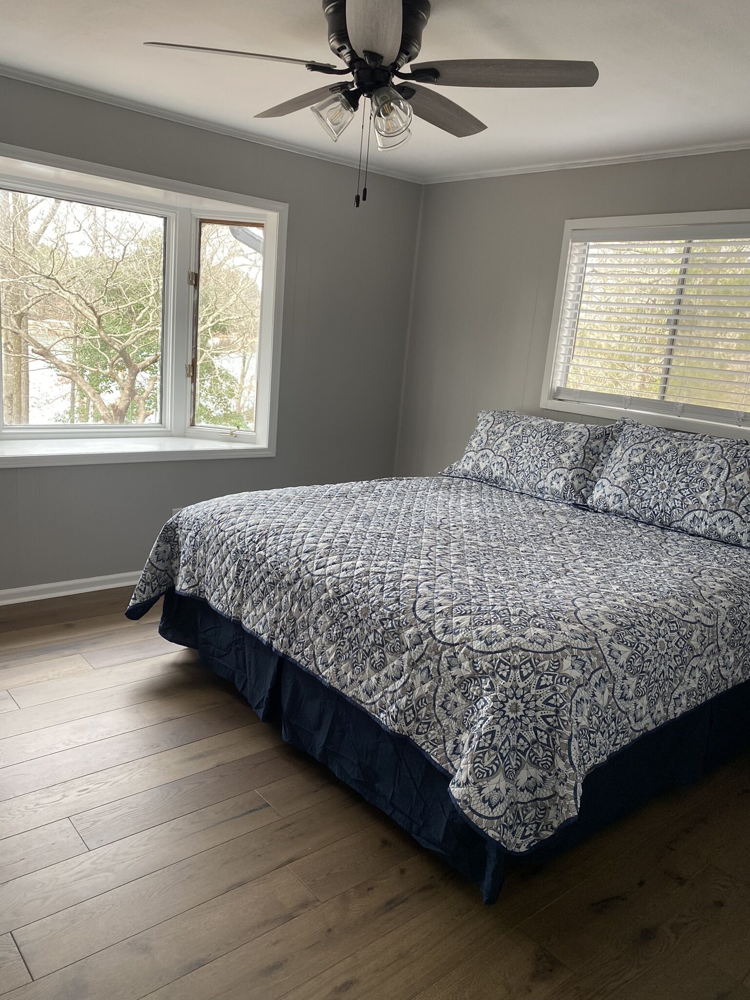 LAKE HARTWELL GETAWAY<br>3 BR 2B House with private dock and lake access.