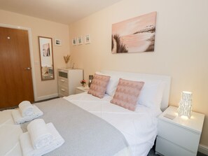 3 bedrooms, individually decorated, individually furnished, free WiFi - Haul a Gwynt (Holyhead)