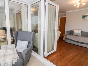 3 bedrooms, individually decorated, individually furnished, free WiFi - Haul a Gwynt (Holyhead)