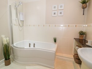 Shower - Haul a Gwynt (Holyhead)