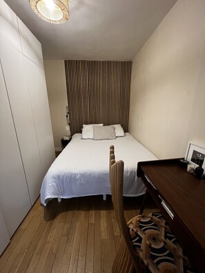 2 dormitoris, escriptori, planxa i posts de planxar i wifi gratuïta 