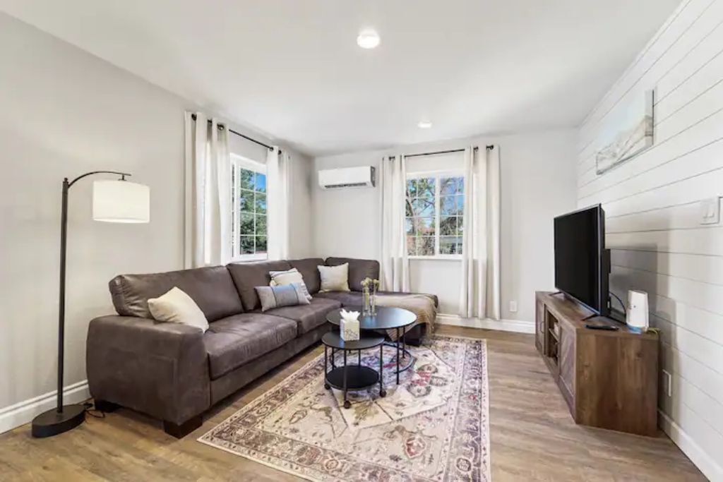 Serene Stay w/ Mountain Views in Downtown Monument