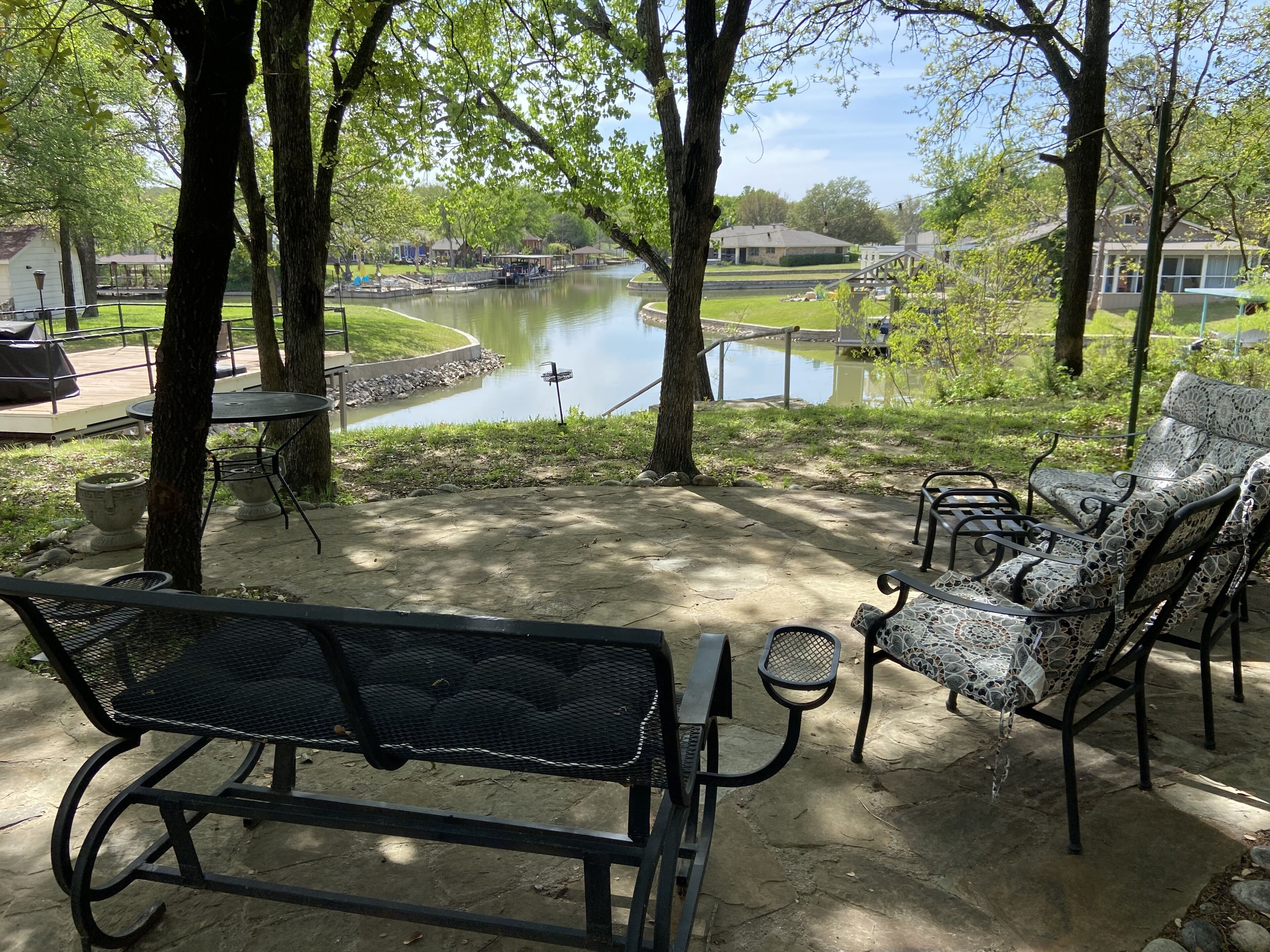 Lakefront Family Retreat