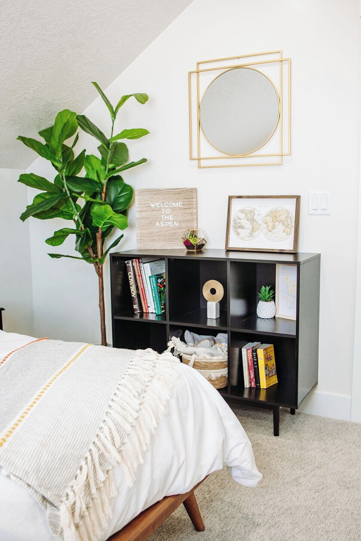 3 bedrooms, travel crib, WiFi, bed sheets