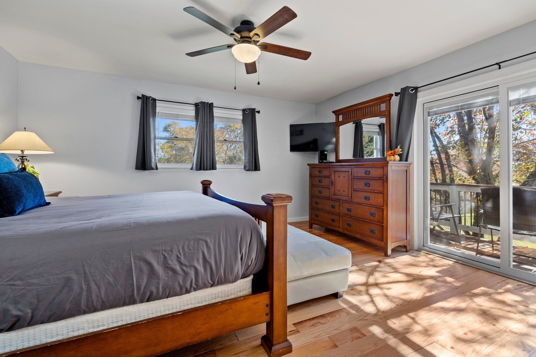 primary suite - king bed with julienne balcony