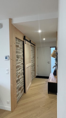 New 80 m² apartment with garden, quiet, walking distance to port, stadiums and shops