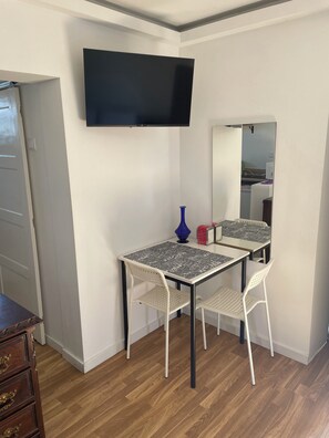 Elite Studio Suite | Premium bedding, memory-foam beds, individually decorated - Imaculada 1 (Braga)