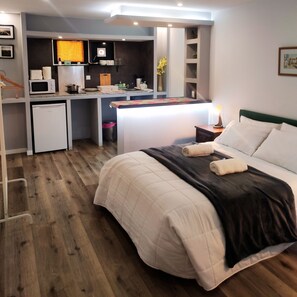 Design Studio Suite | Premium bedding, memory foam beds, individually decorated - Imaculada 1 (Braga)