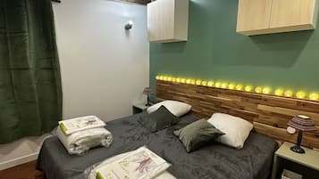 2 bedrooms, travel cot, free WiFi, bed sheets