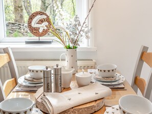 Dining - 2 bedroom accommodation in Betwys-y-Coed (Betwys-y-Coed)