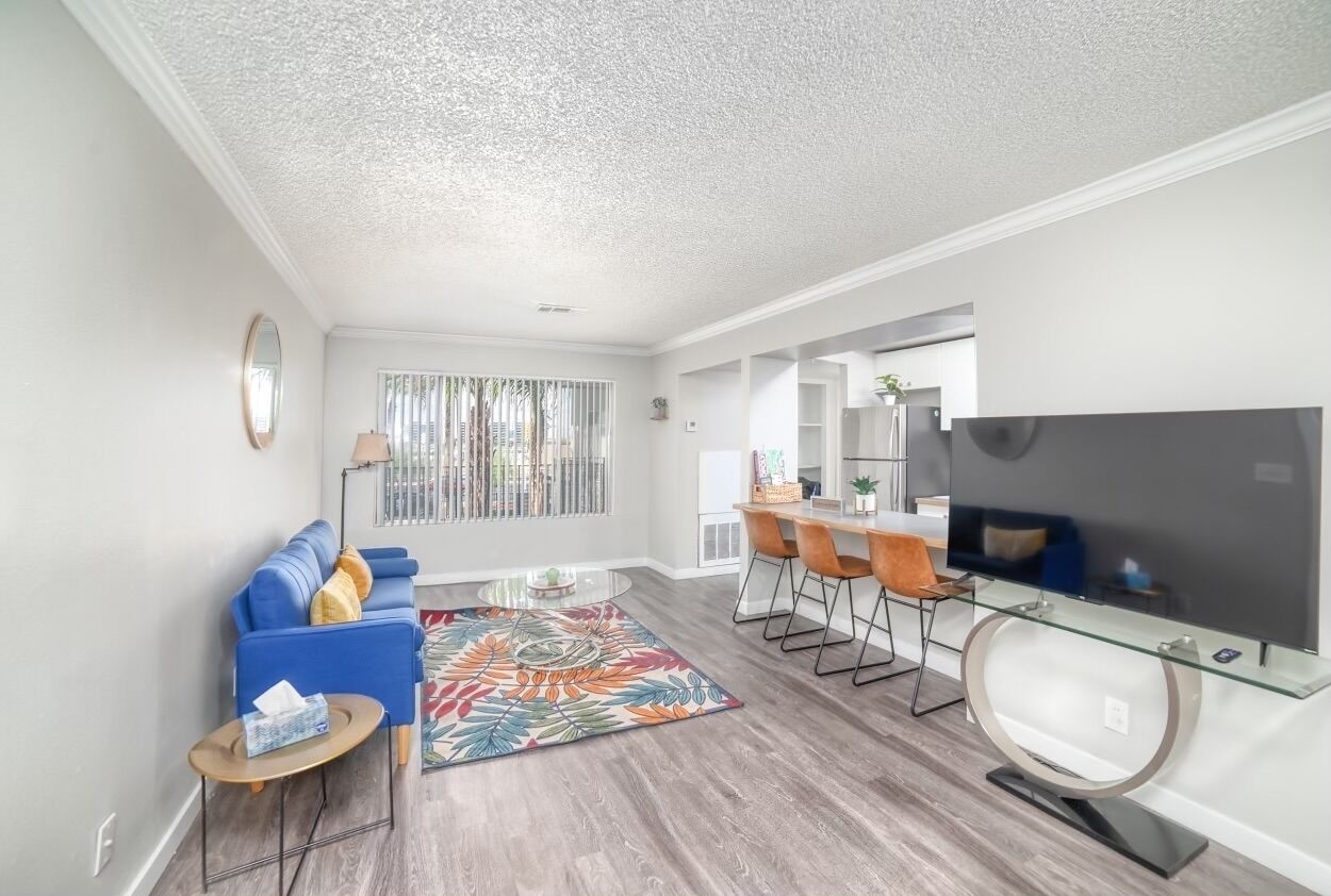 Cozy 2 bedroom 2 bathroom unit conveniently located 1 mile from "The Strip"
