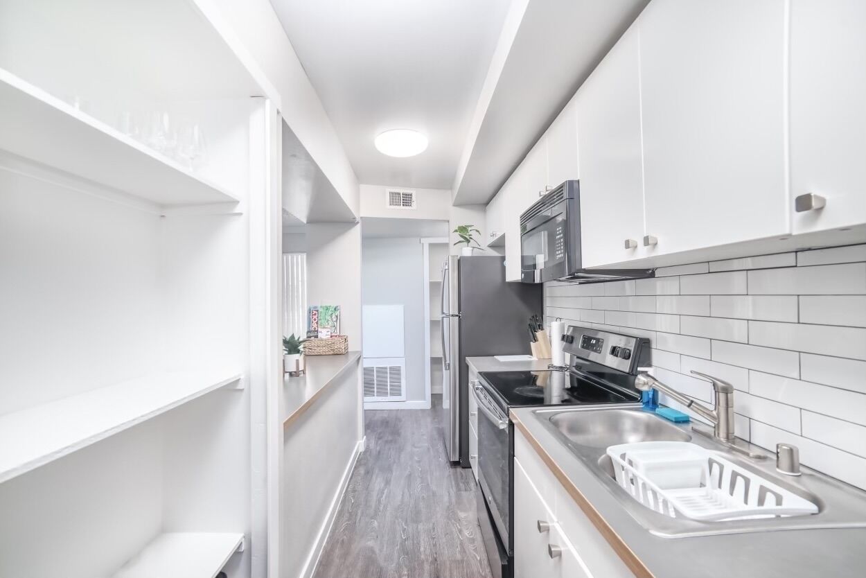 Cozy 2 bedroom 2 bathroom unit conveniently located 1 mile from "The Strip"