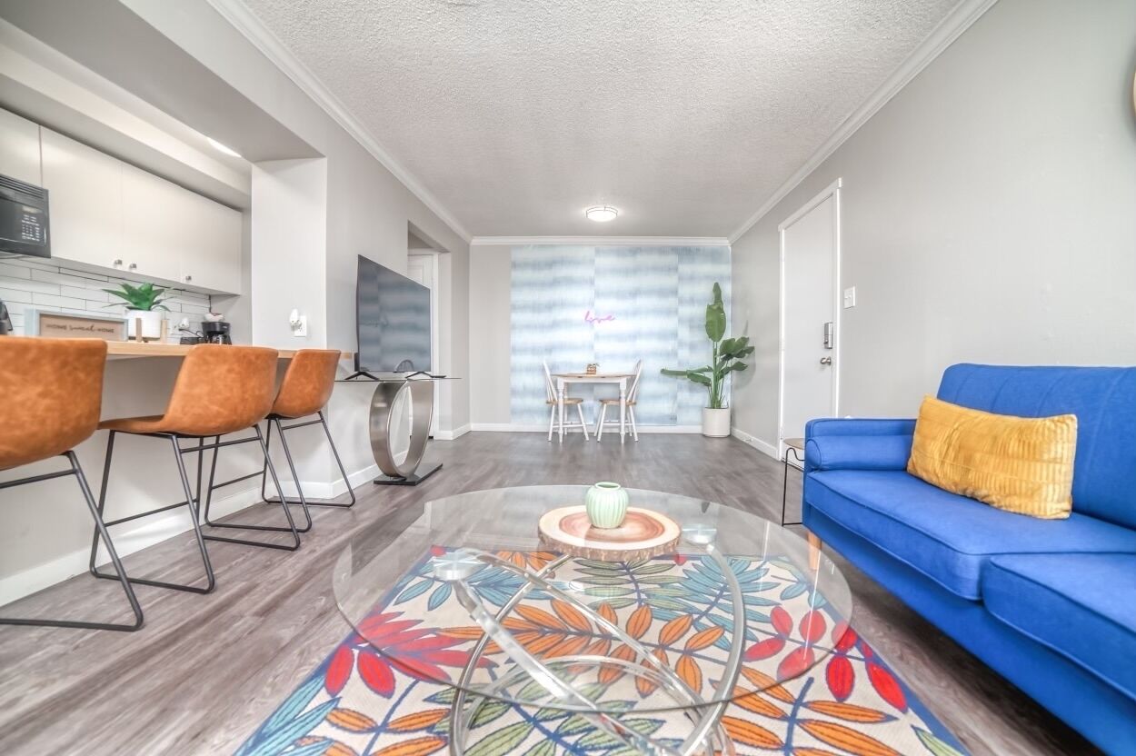 Cozy 2 bedroom 2 bathroom unit conveniently located 1 mile from "The Strip"