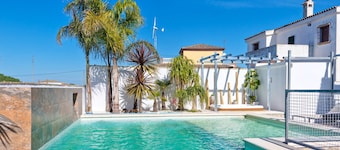 luxurious villa in quiet surrounding for 6 guests with large pool and precious terraces and nice bbq-area and seaview in the distance
