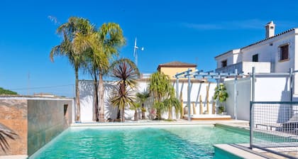 luxurious villa in quiet surrounding for 6 guests with large pool and precious terraces and nice bbq-area and seaview in the distance