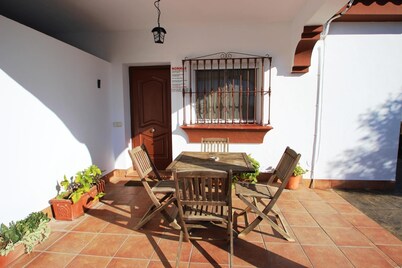 nice holiday home with private pool, for 4-5 persons, quiet, with Wi-Fi and airconditioning and bicycles