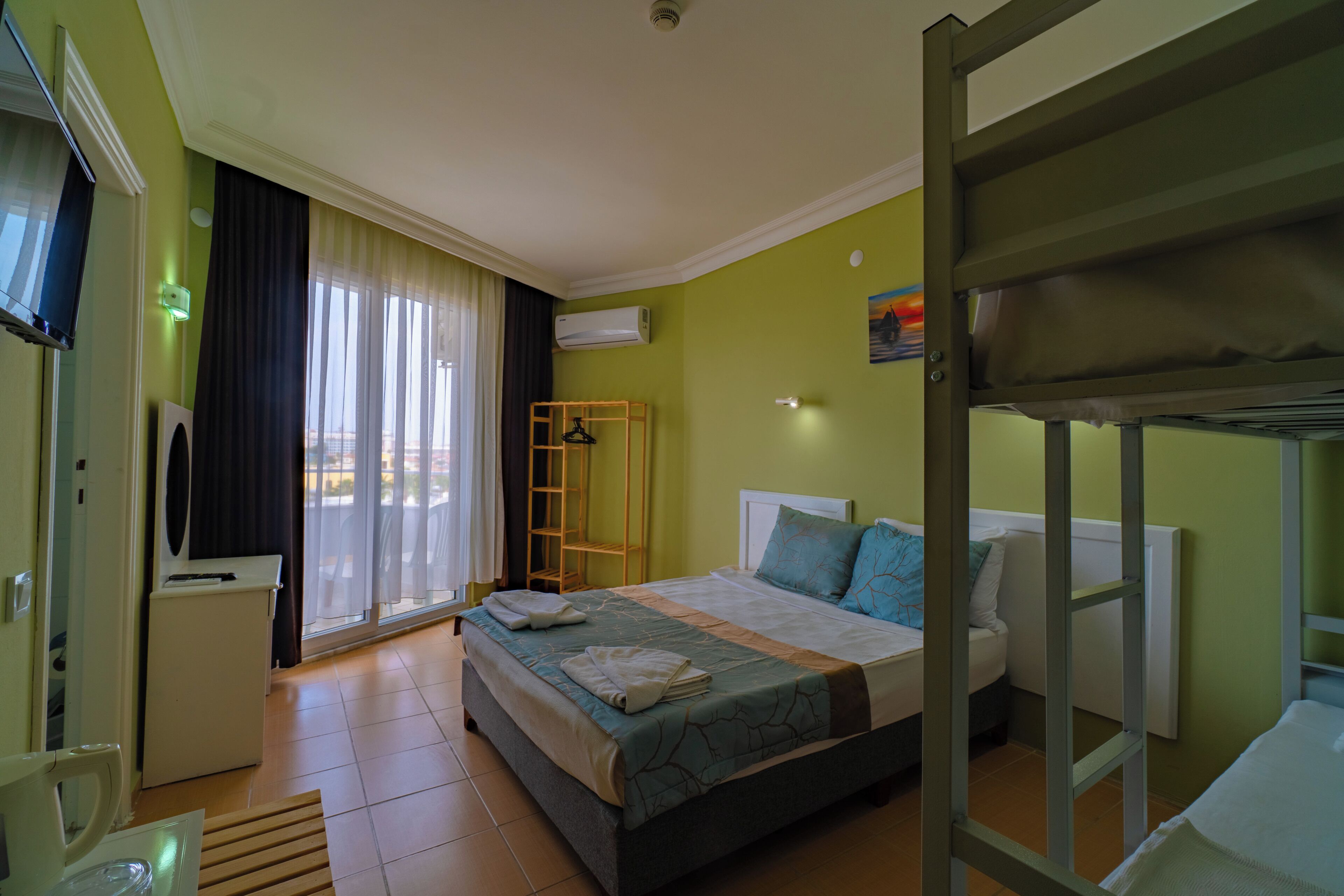 Minibar, habitacions insonoritzades, llits addicionals i wifi 