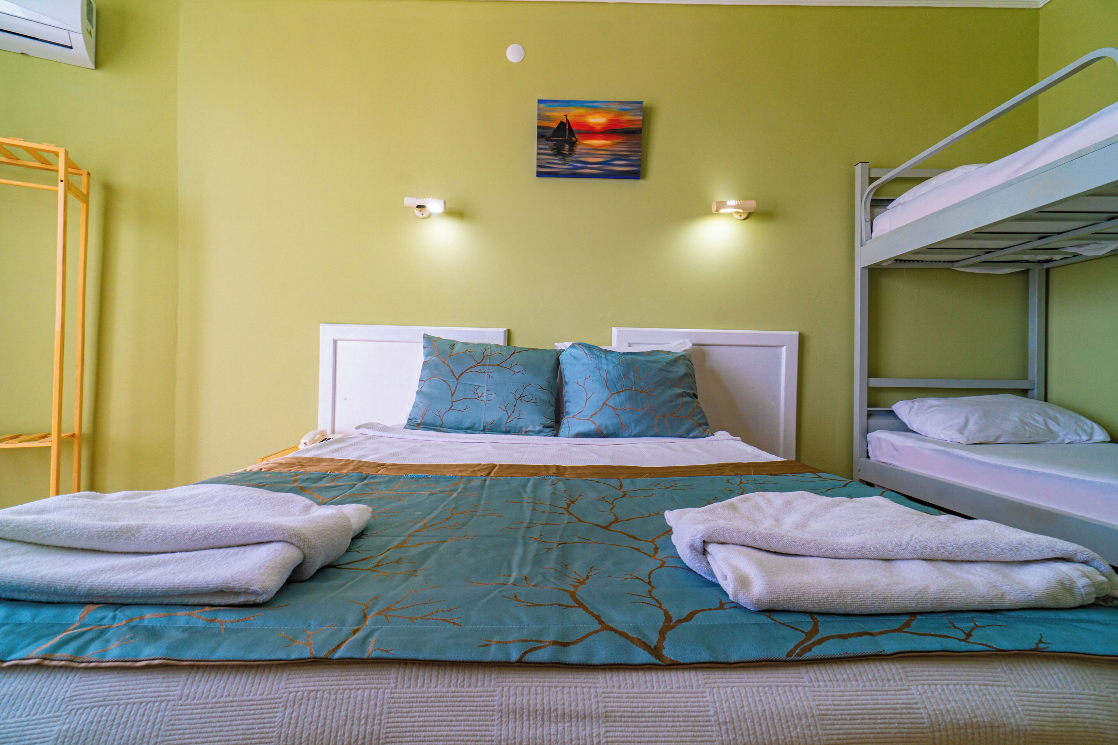 Habitación estándar | Minibar, sistema de insonorización, camas supletorias y wifi