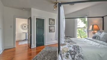 4 bedrooms, iron/ironing board, free WiFi, bed sheets