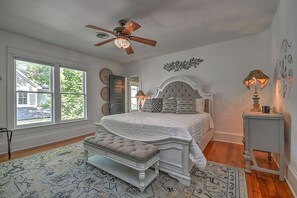 4 bedrooms, iron/ironing board, free WiFi, bed sheets