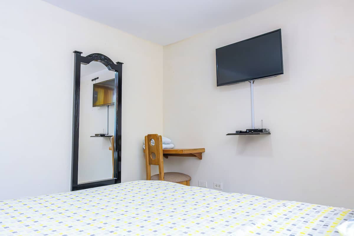 Comfort-Doppelzimmer (Banana) | Hochwertige Bettwaren, Select-Comfort-Betten, individuell dekoriert